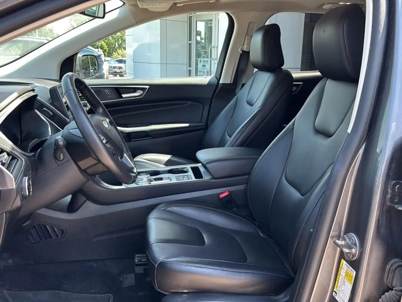 2021 Ford Edge Titanium AWD Photo5