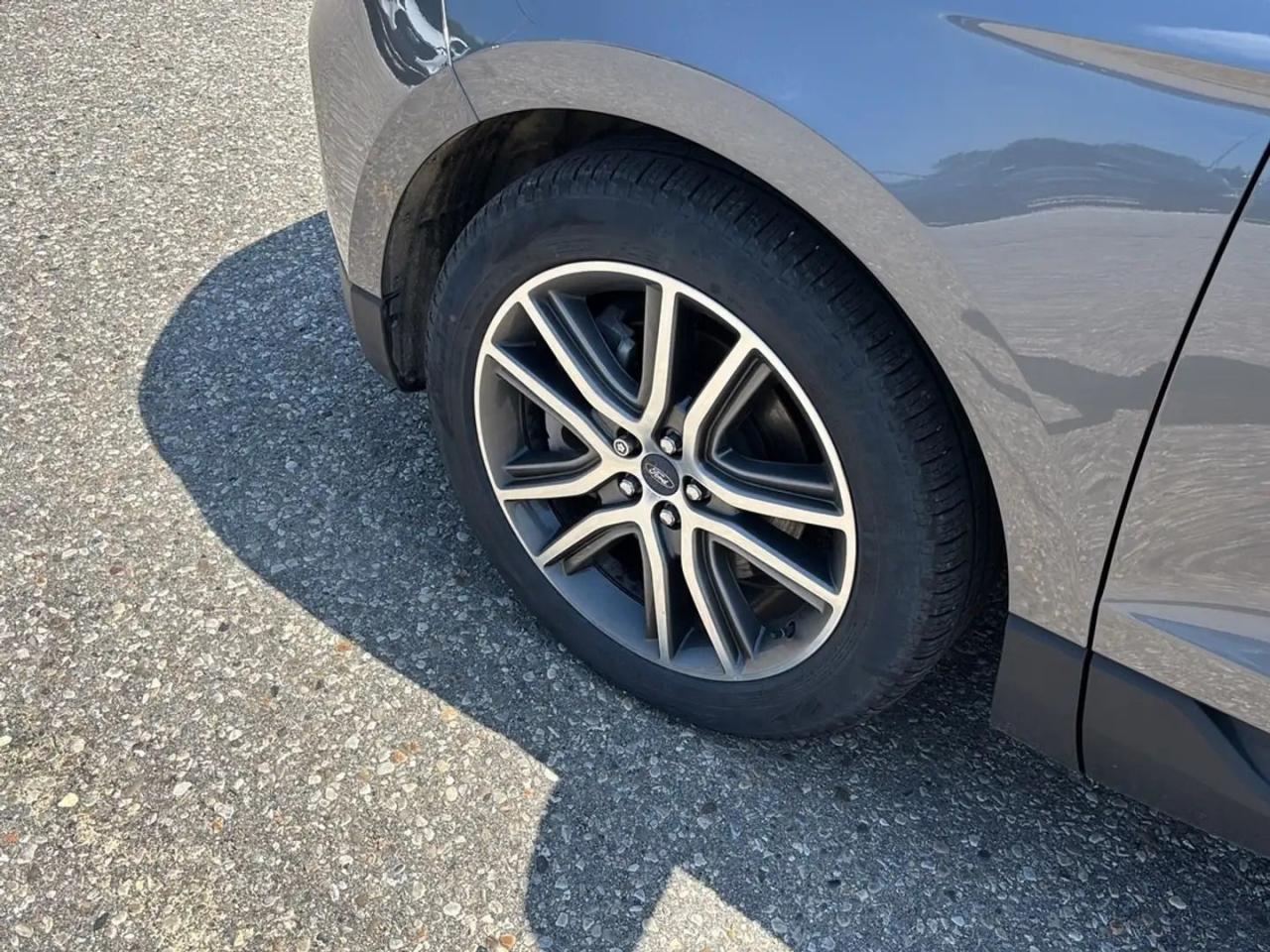 2021 Ford Edge TITANIUM, AWD, 20" RIMS, HEATED STEERING WHEEL! Photo