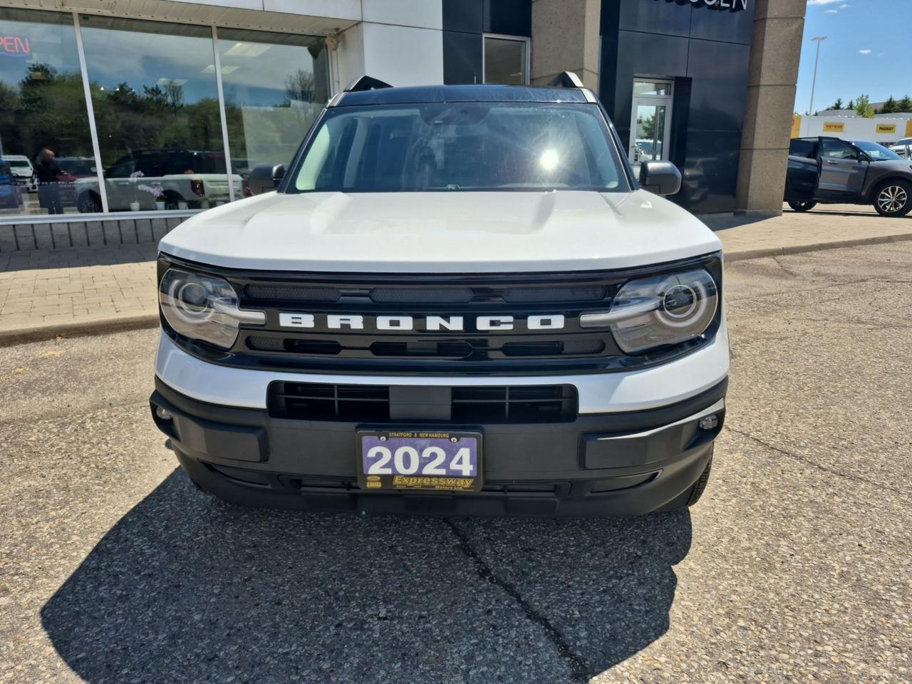 2024 Ford Bronco Sport OUTERBANKS! LEATHER, TECH! MOONROOF! LIKE NEW! Photo1