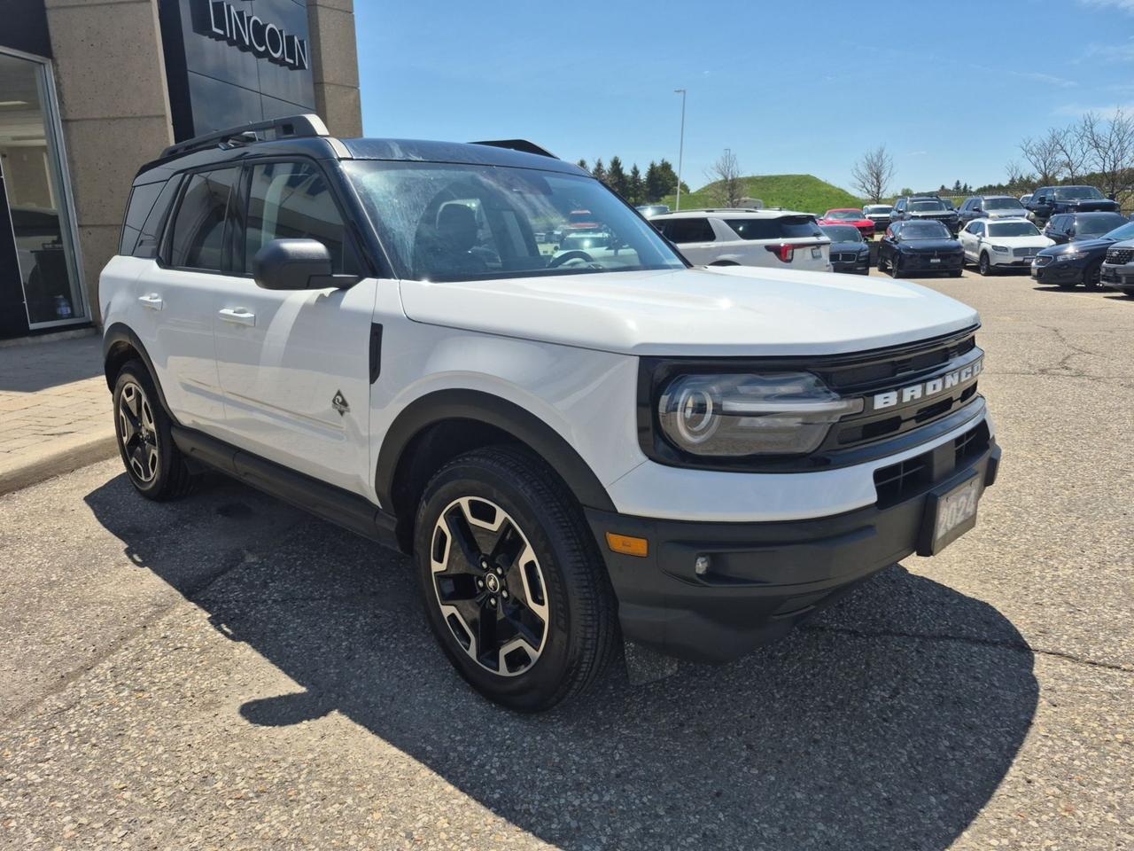 2024 Ford Bronco Sport OUTERBANKS! LEATHER, TECH! MOONROOF! LIKE NEW! Photo