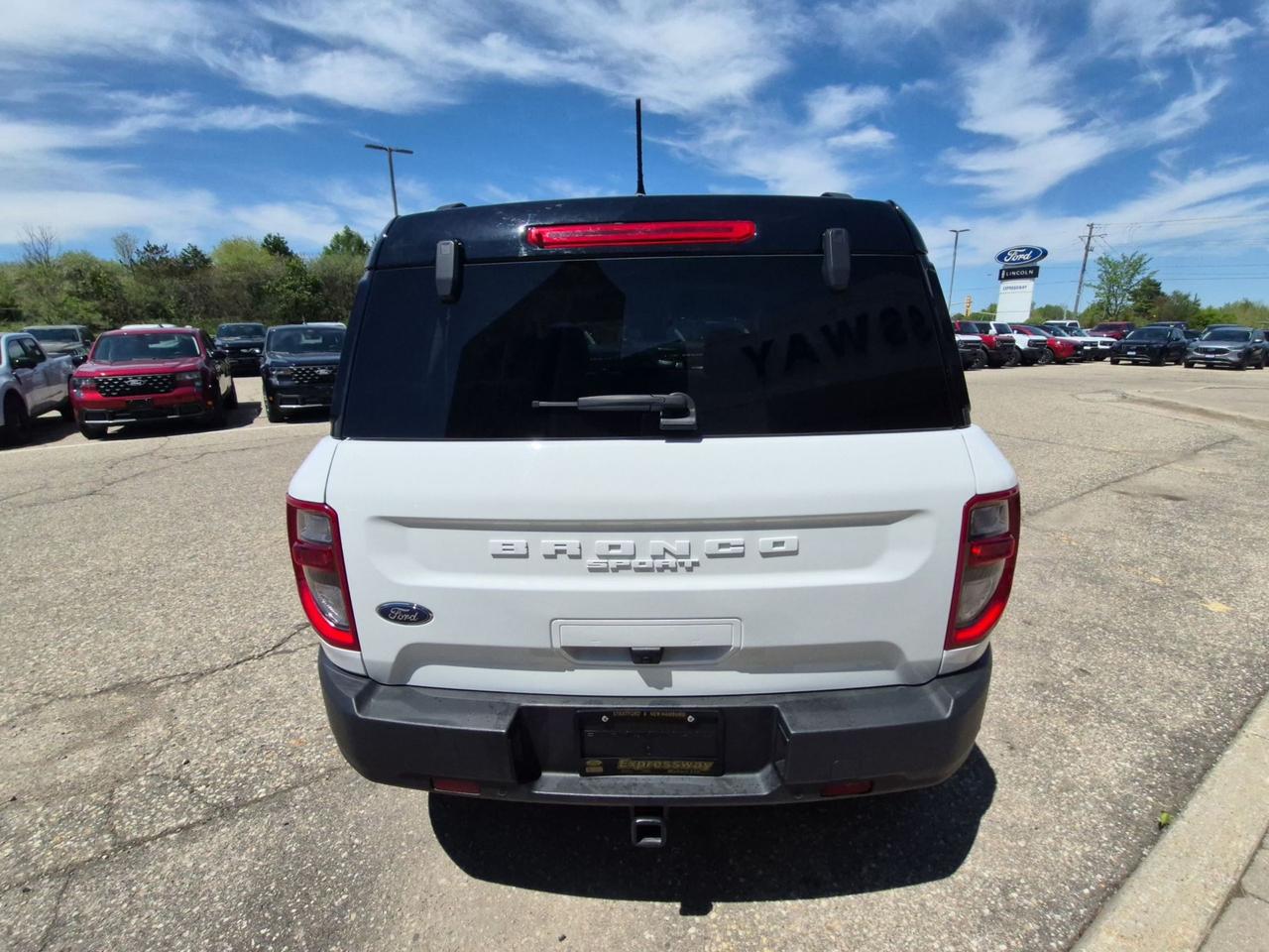 2024 Ford Bronco Sport OUTERBANKS! LEATHER, TECH! MOONROOF! LIKE NEW! Photo