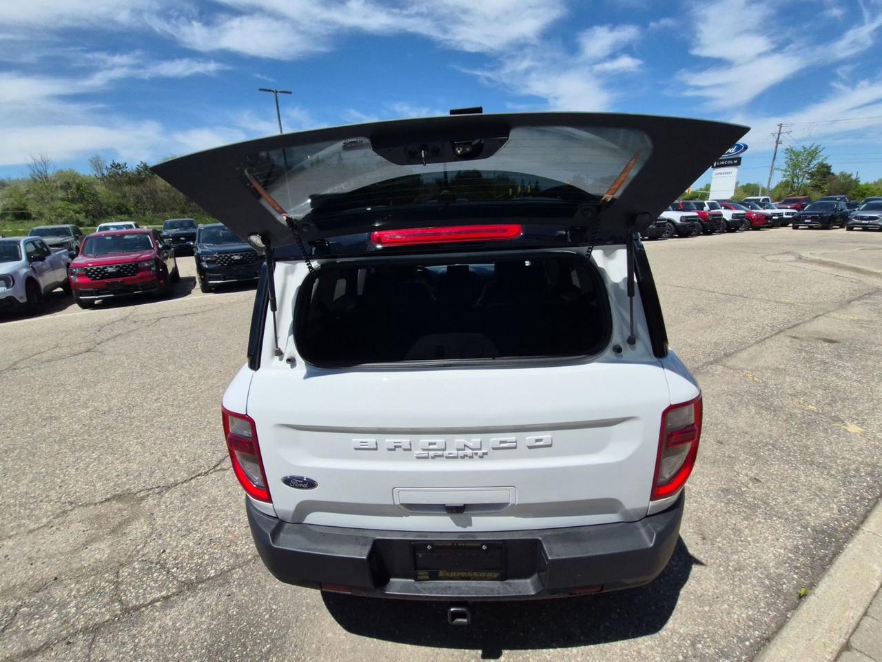 2024 Ford Bronco Sport OUTERBANKS! LEATHER, TECH! MOONROOF! LIKE NEW! Photo