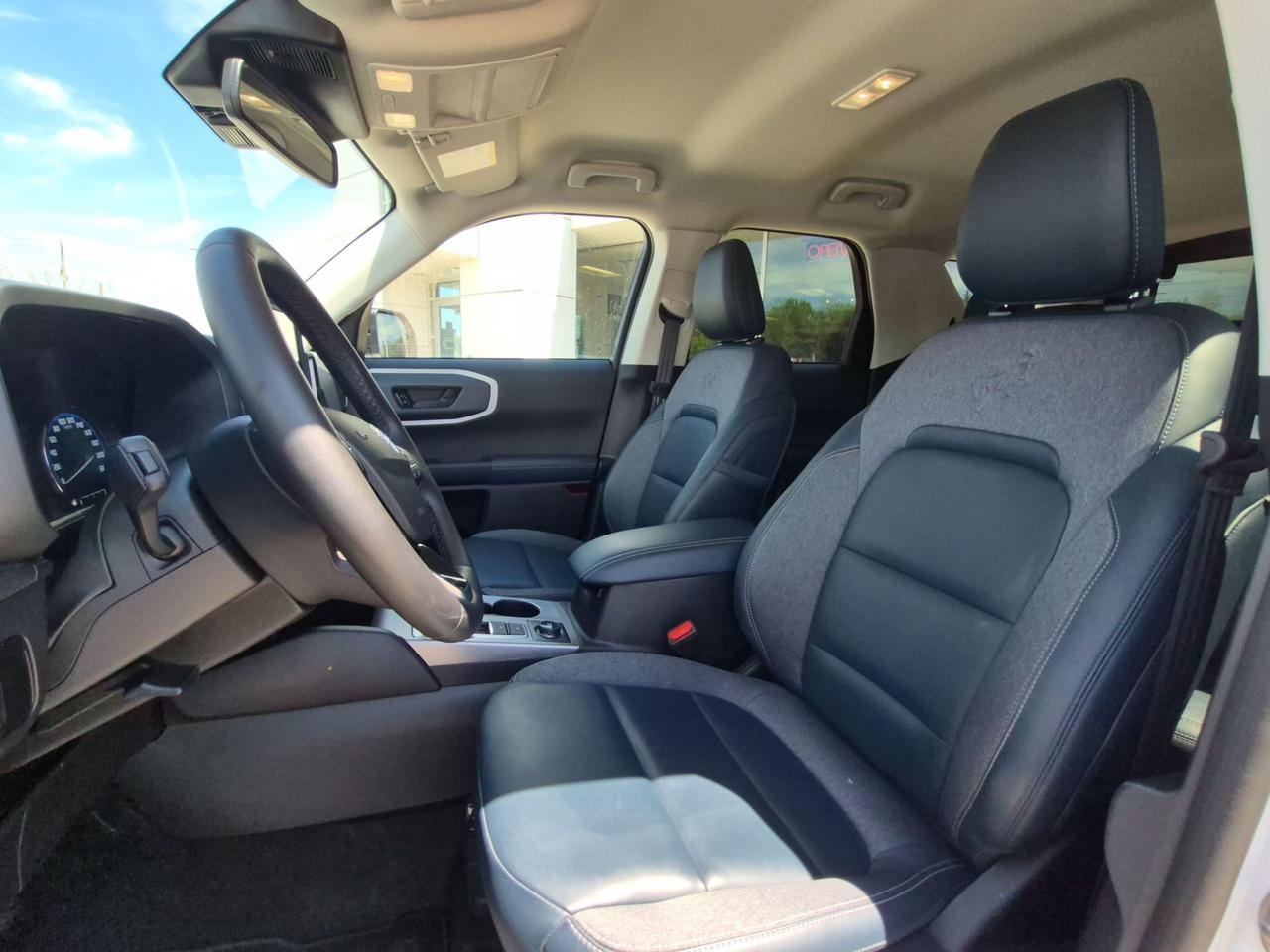 2024 Ford Bronco Sport OUTERBANKS! LEATHER, TECH! MOONROOF! LIKE NEW! Photo