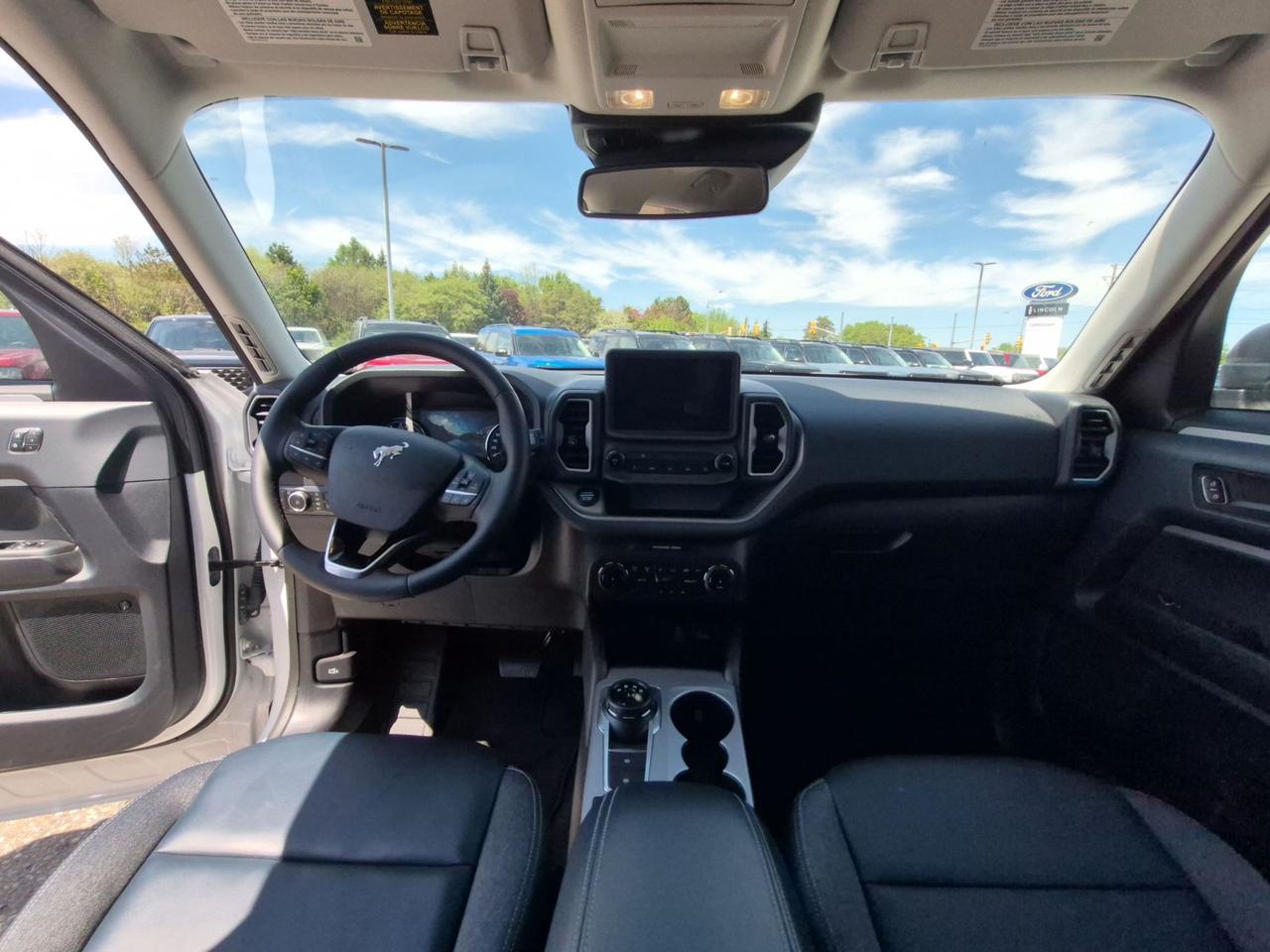 2024 Ford Bronco Sport OUTERBANKS! LEATHER, TECH! MOONROOF! LIKE NEW! Photo
