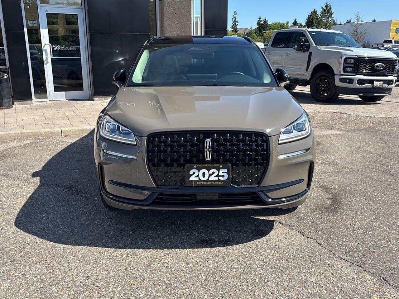 2025 Lincoln Corsair RESERVE, 2L, LEATHER, MOONROOF, JET PACK! 20'S! Photo2
