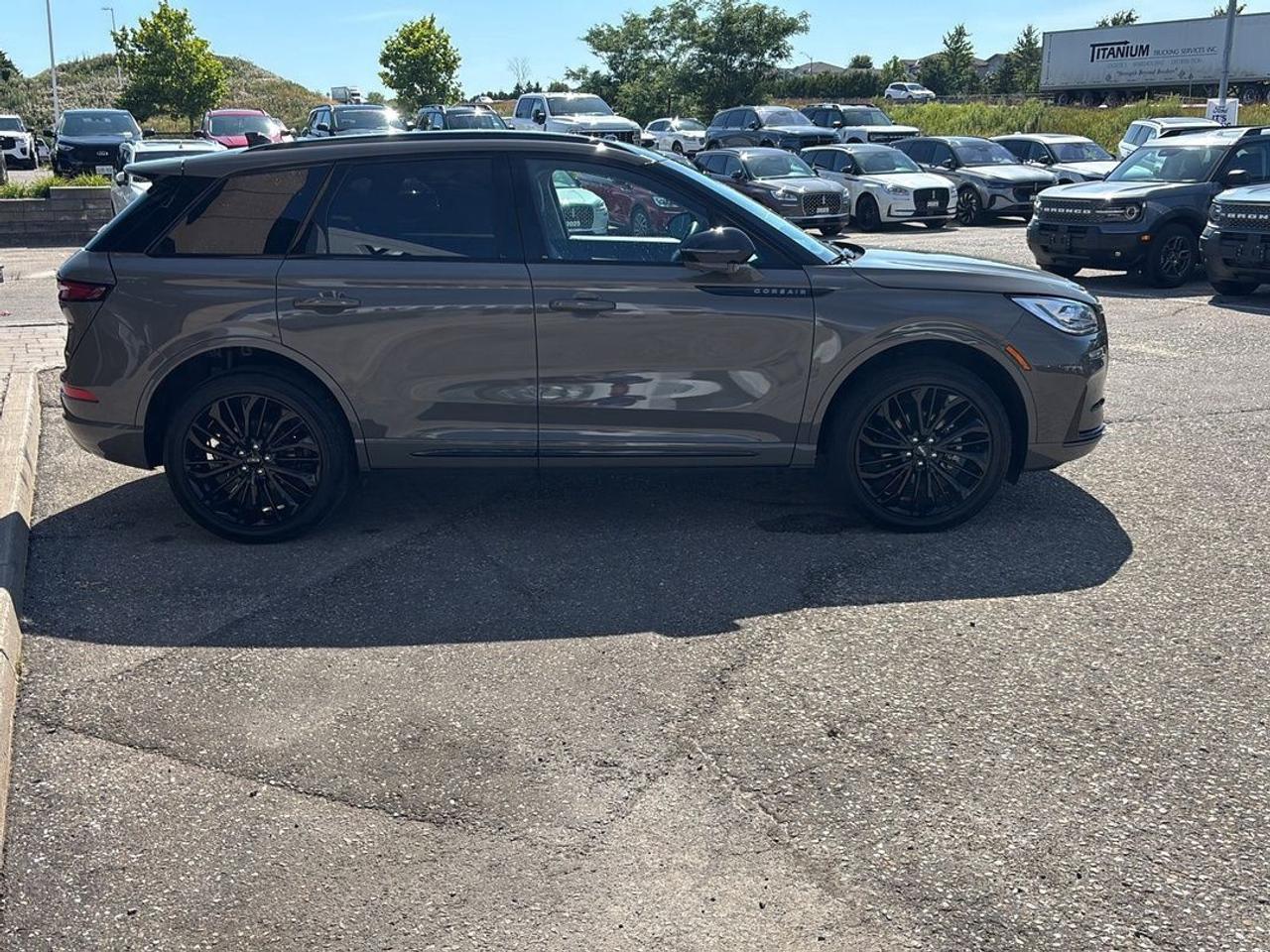 2025 Lincoln Corsair RESERVE, 2L, LEATHER, MOONROOF, JET PACK! 20'S! Photo