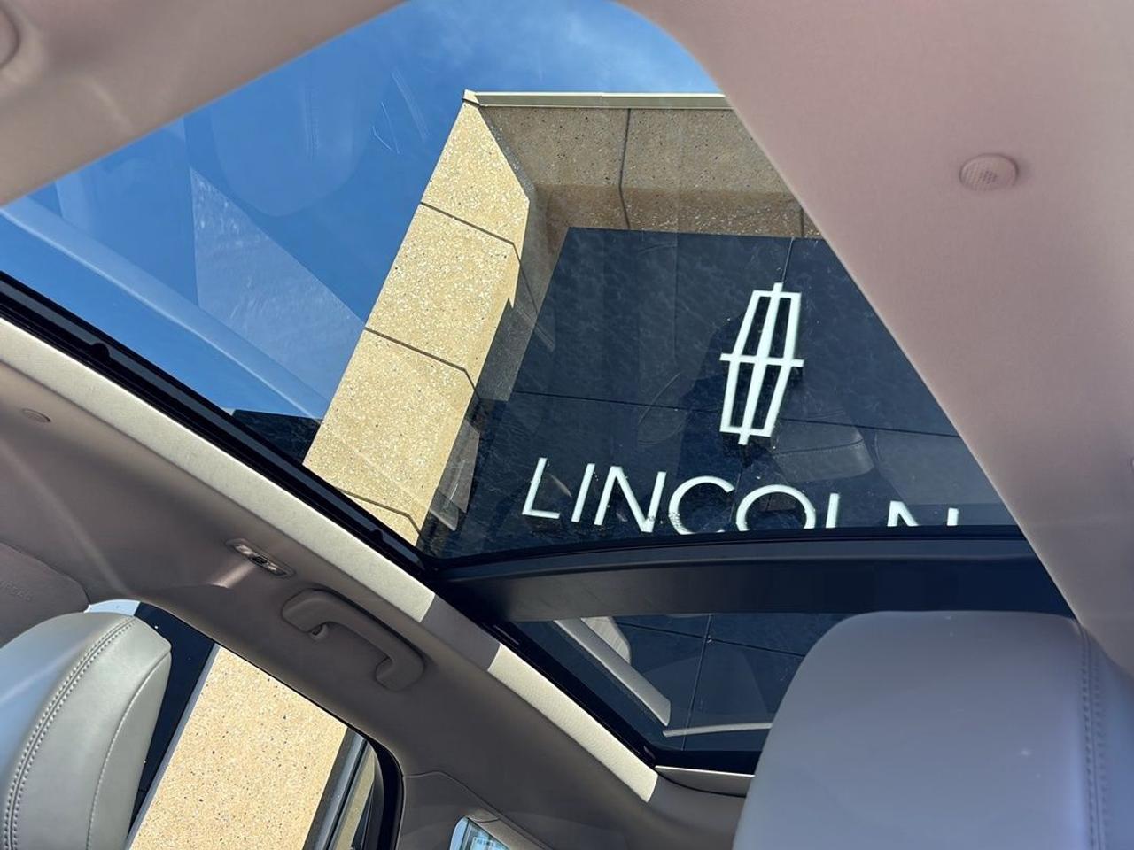 2025 Lincoln Corsair RESERVE, 2L, LEATHER, MOONROOF, JET PACK! 20'S! Photo
