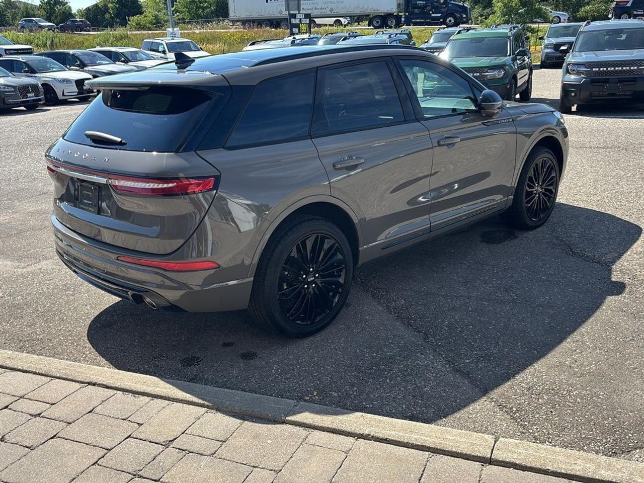 2025 Lincoln Corsair RESERVE, 2L, LEATHER, MOONROOF, JET PACK! 20'S! Photo