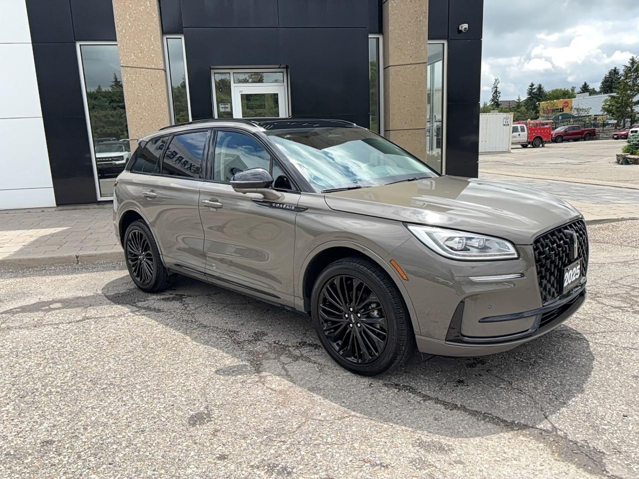 2025 Lincoln Corsair RESERVE, 2L, LEATHER, MOONROOF, JET PACK! 20'S! Photo