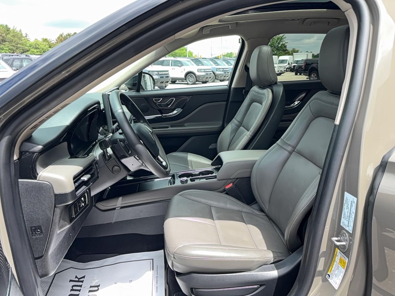 2025 Lincoln Corsair RESERVE, 2L, LEATHER, MOONROOF, JET PACK! 20'S! Photo