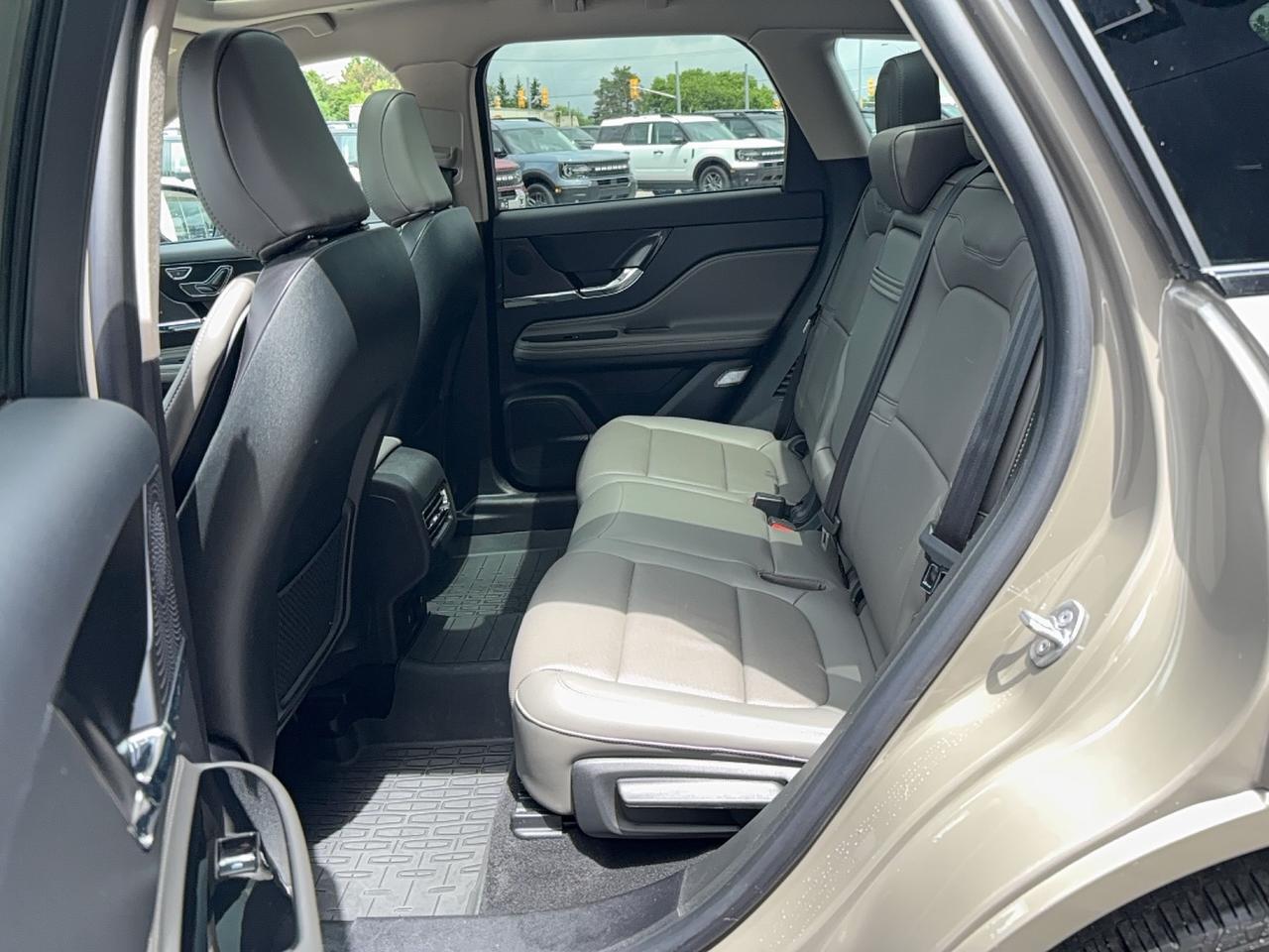 2025 Lincoln Corsair RESERVE, 2L, LEATHER, MOONROOF, JET PACK! 20'S! Photo