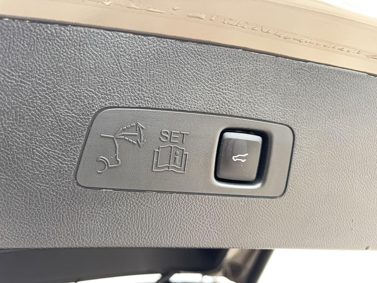 2025 Lincoln Corsair RESERVE, 2L, LEATHER, MOONROOF, JET PACK! 20'S! Photo