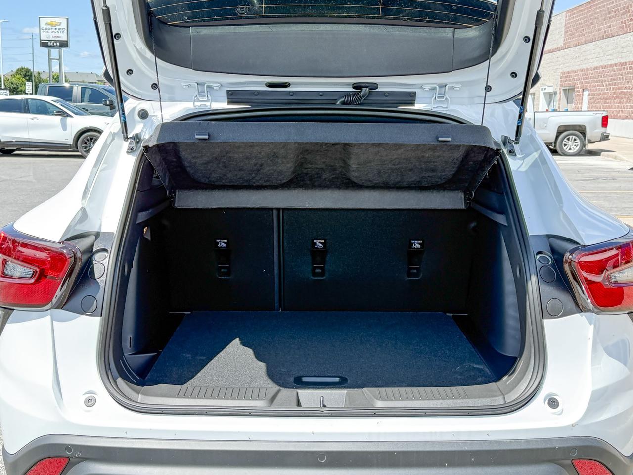 2025 Chevrolet Trax 2RS 1.2L 3 CYL WITH REMOTE START/ENTRY, SUNROOF, HEATED SEATS, HEATED STEERING WHEEL, APPLE CARPLAY AND ANDROID AUTO Photo