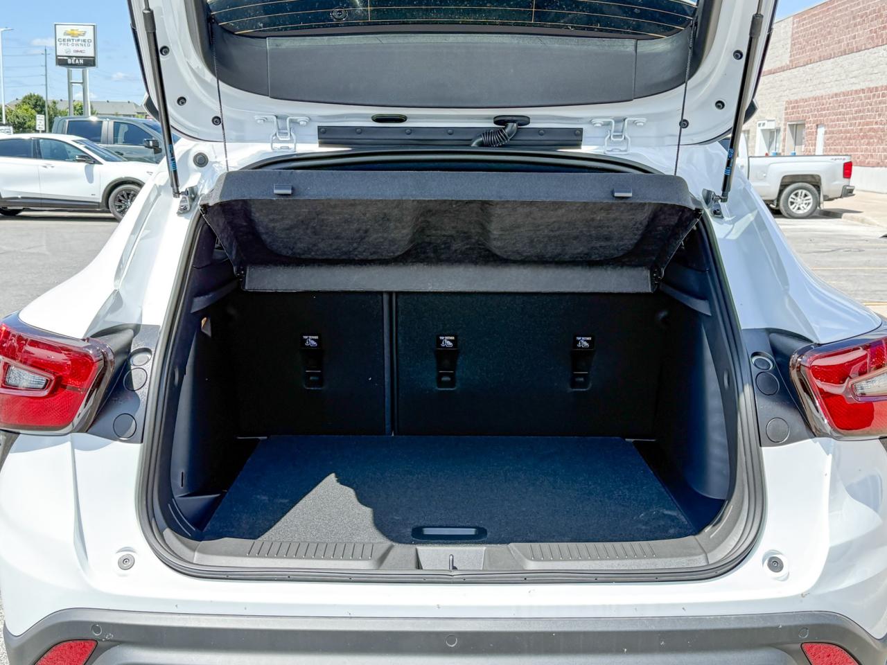 2025 Chevrolet Trax 2RS 1.2L 3 CYL WITH REMOTE START/ENTRY, SUNROOF, HEATED SEATS, HEATED STEERING WHEEL, APPLE CARPLAY AND ANDROID AUTO Photo4