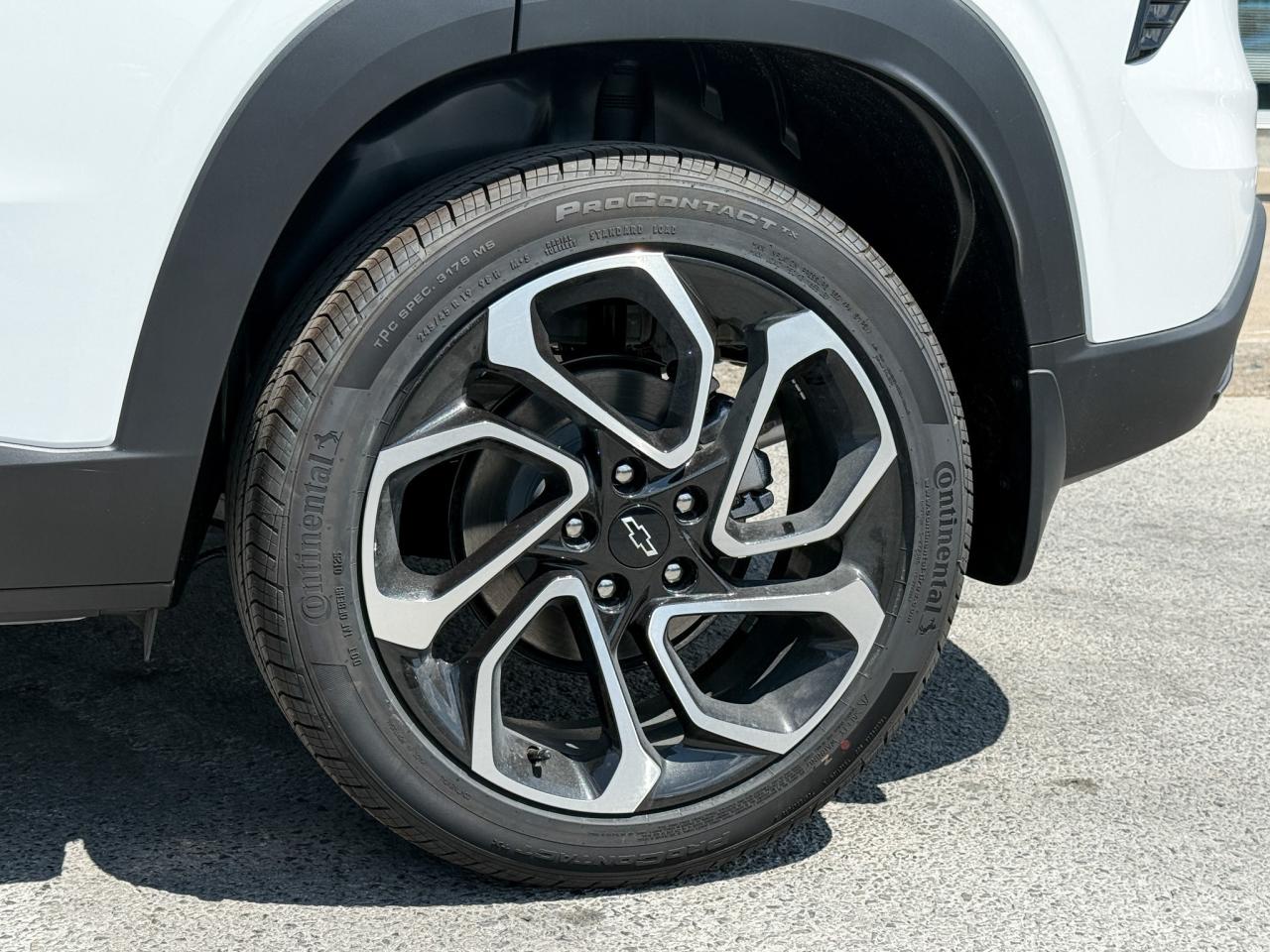 2025 Chevrolet Trax 2RS 1.2L 3 CYL WITH REMOTE START/ENTRY, SUNROOF, HEATED SEATS, HEATED STEERING WHEEL, APPLE CARPLAY AND ANDROID AUTO Photo