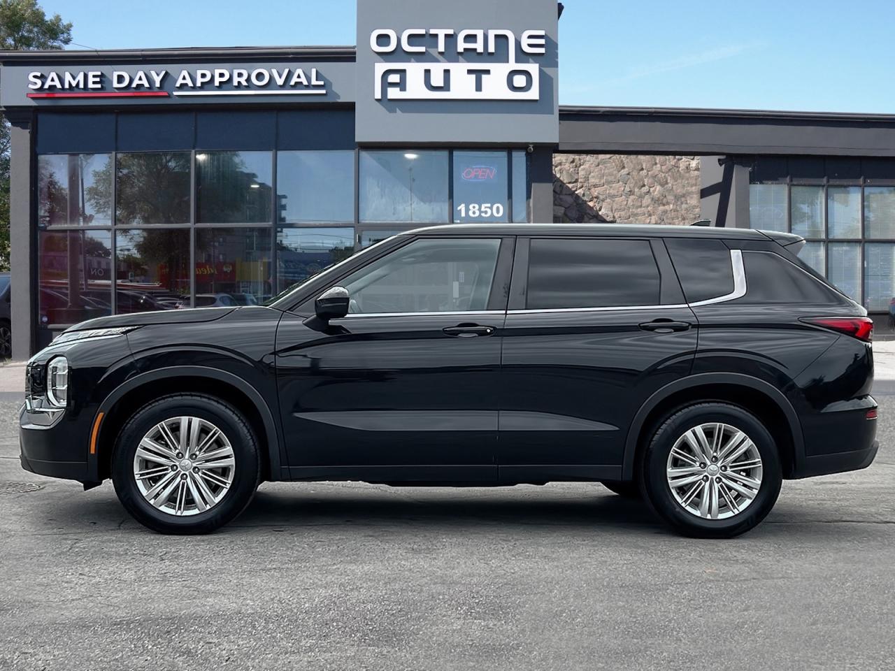 2022 Mitsubishi Outlander ES 4WD Photo2