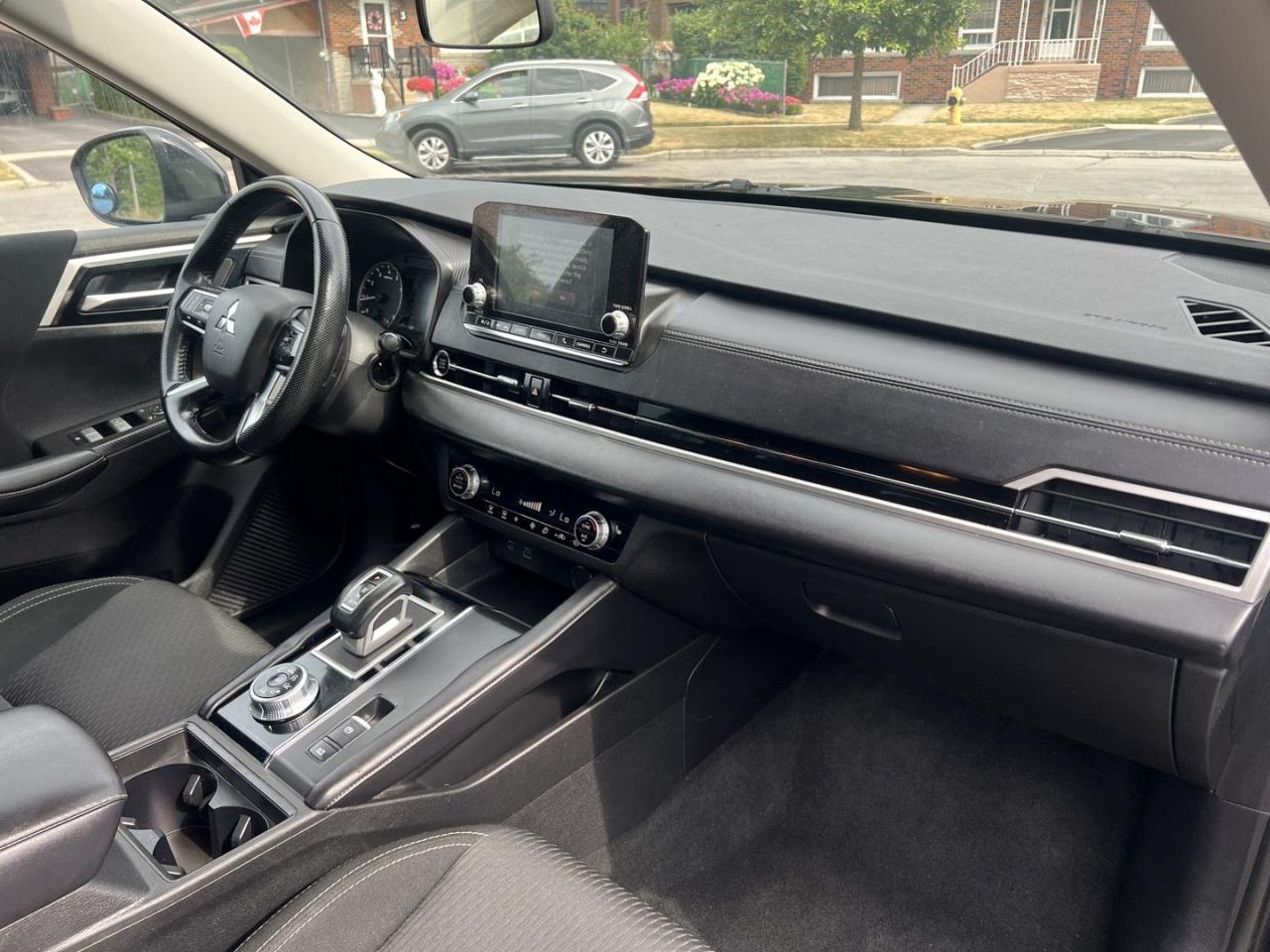2022 Mitsubishi Outlander ES 4WD - Photo #11