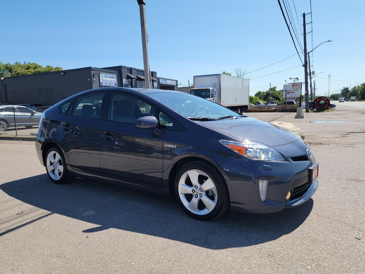 2015 Toyota Prius CLEAN | LOW KMS | LEATHER SEATS - Photo #3