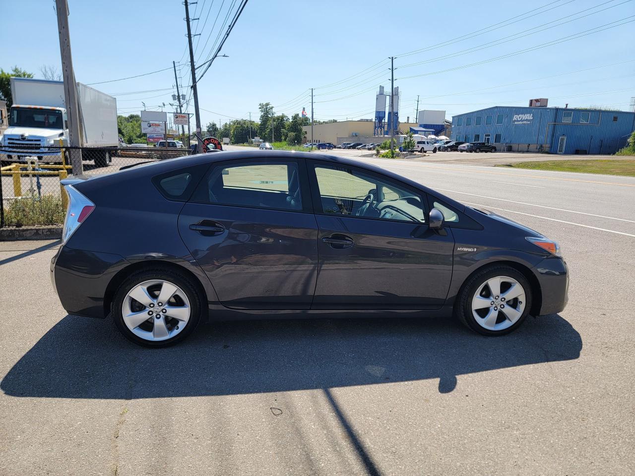 2015 Toyota Prius CLEAN | LOW KMS | LEATHER SEATS - Photo #4