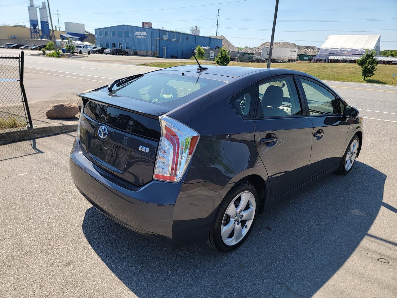 2015 Toyota Prius CLEAN | LOW KMS | LEATHER SEATS - Photo #5
