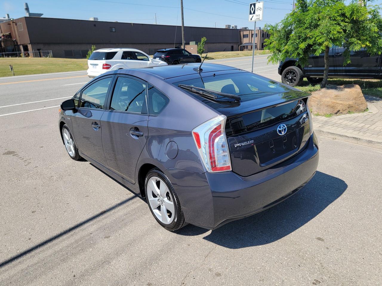2015 Toyota Prius CLEAN | LOW KMS | LEATHER SEATS - Photo #7