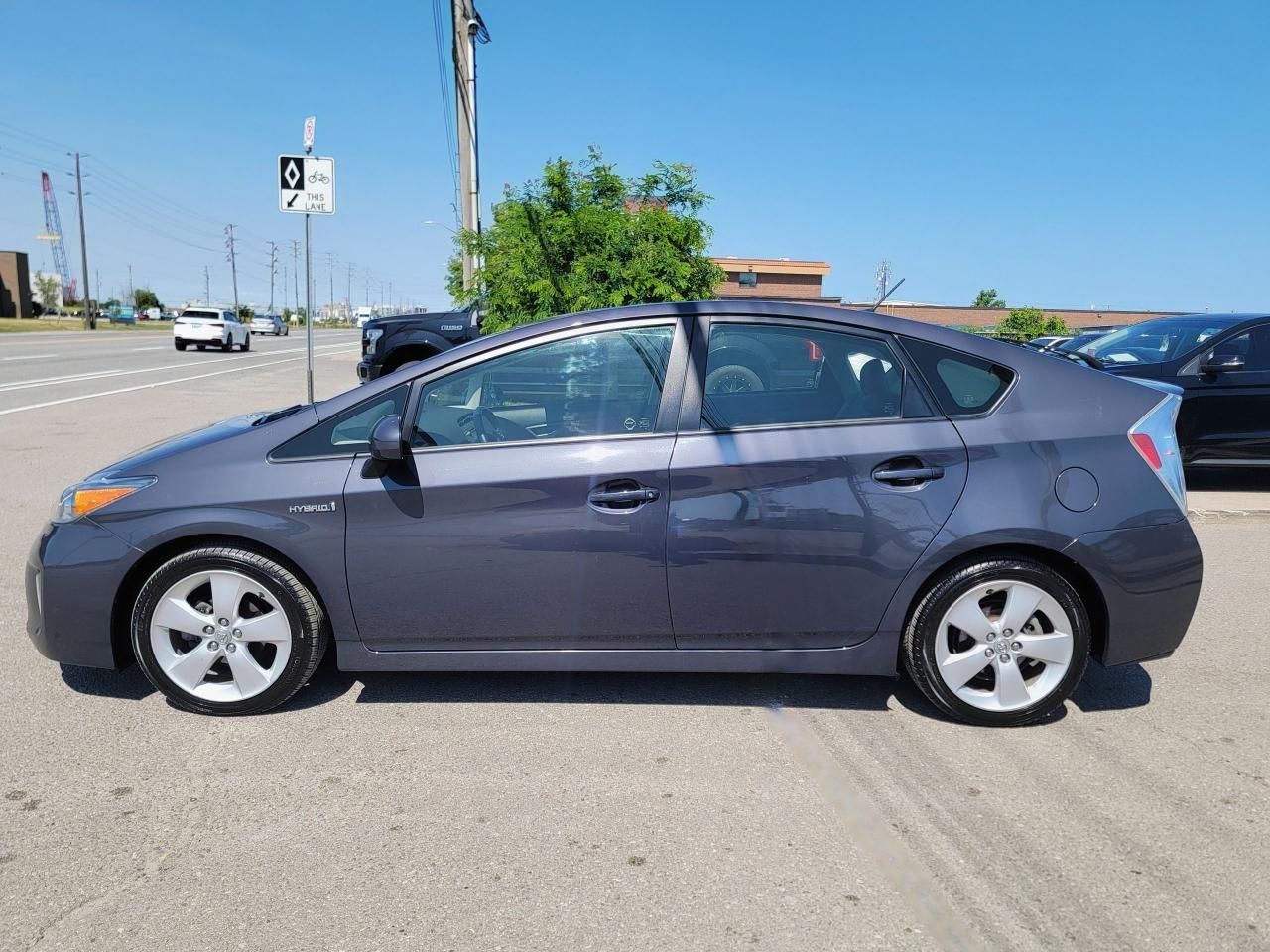 2015 Toyota Prius CLEAN | LOW KMS | LEATHER SEATS - Photo #8