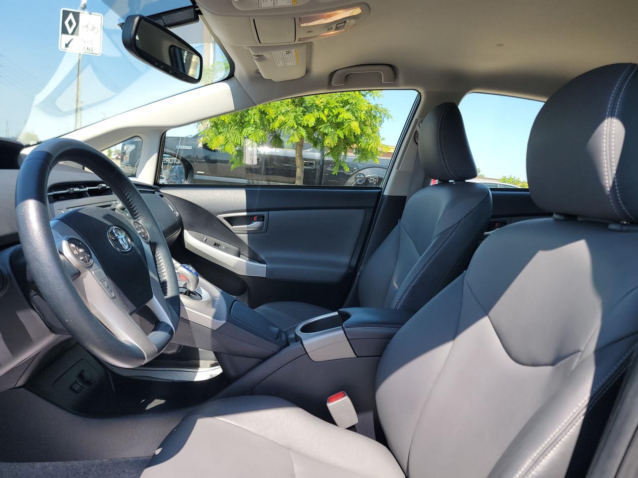 2015 Toyota Prius CLEAN | LOW KMS | LEATHER SEATS - Photo #11