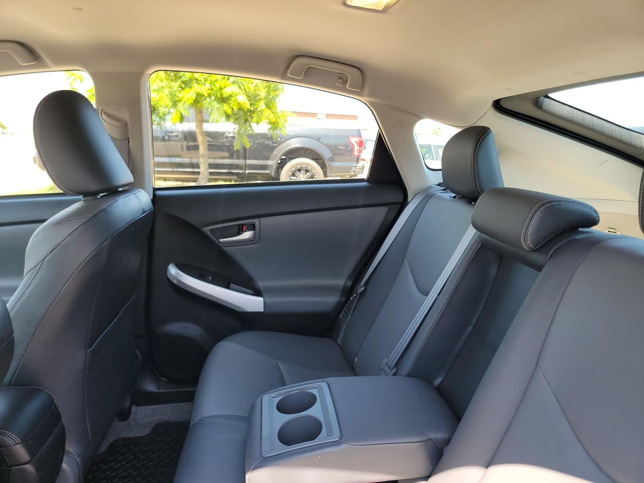 2015 Toyota Prius CLEAN | LOW KMS | LEATHER SEATS - Photo #13
