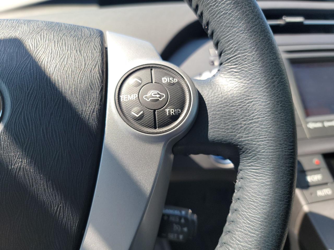 2015 Toyota Prius CLEAN | LOW KMS | LEATHER SEATS - Photo #19