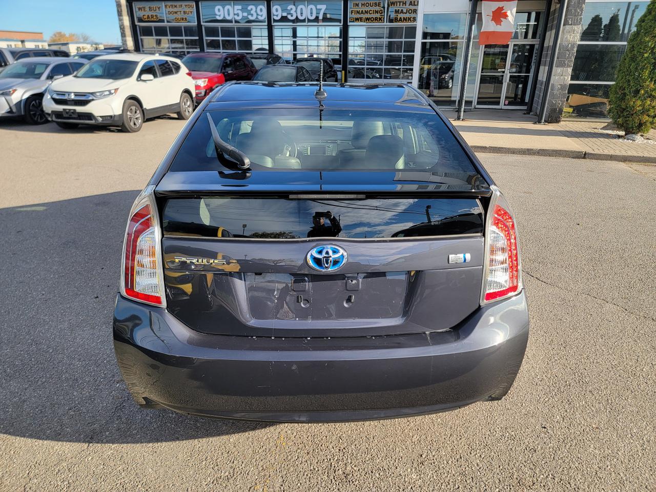 2015 Toyota Prius CLEAN | LOW KMS | LEATHER SEATS Photo4