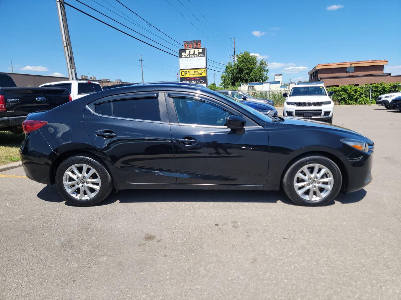 2017 Mazda MAZDA3 SE | LEATHER SEATS - Photo #4