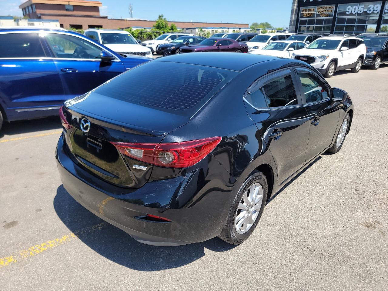 2017 Mazda MAZDA3 SE | LEATHER SEATS Photo4