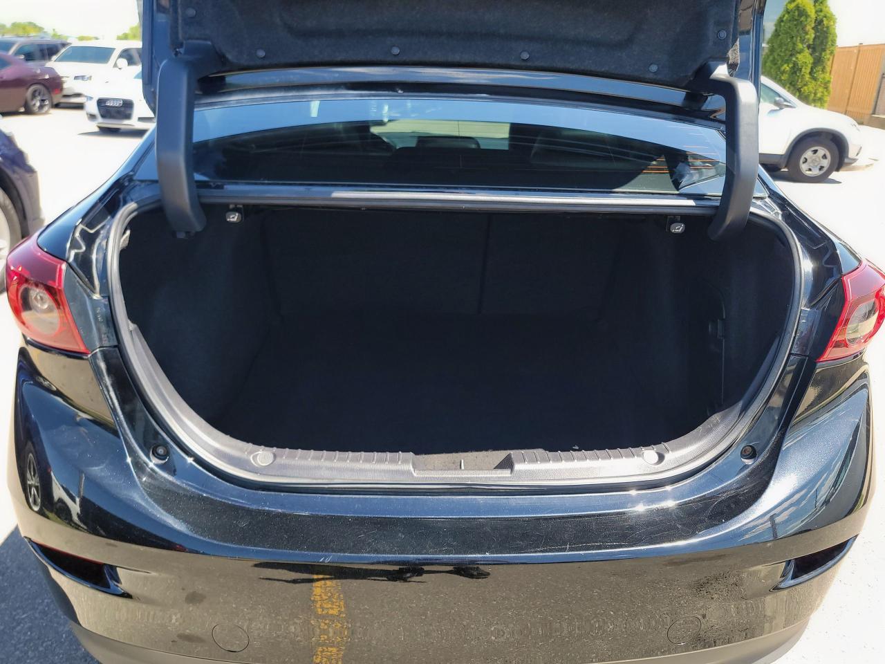2017 Mazda MAZDA3 SE | LEATHER SEATS - Photo #14
