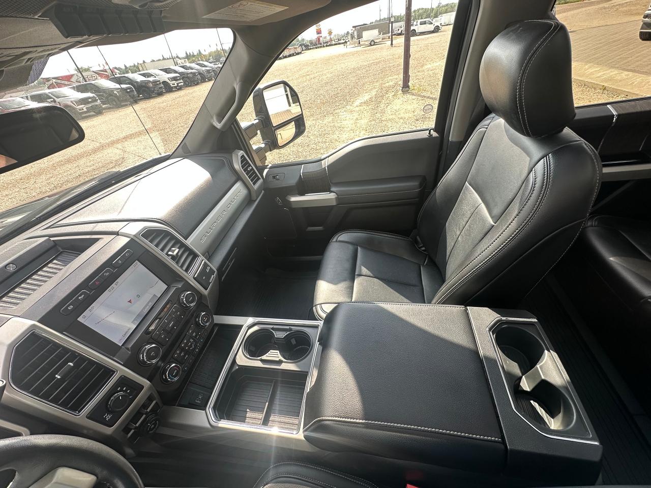 2021 Ford SUPER DUTY F-250 SRW LARIAT Photo5