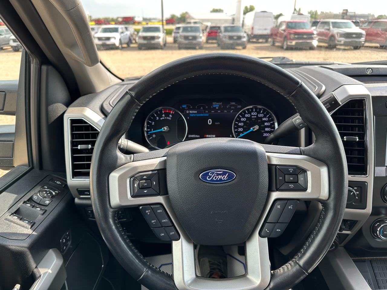 2021 Ford SUPER DUTY F-250 SRW LARIAT Photo5