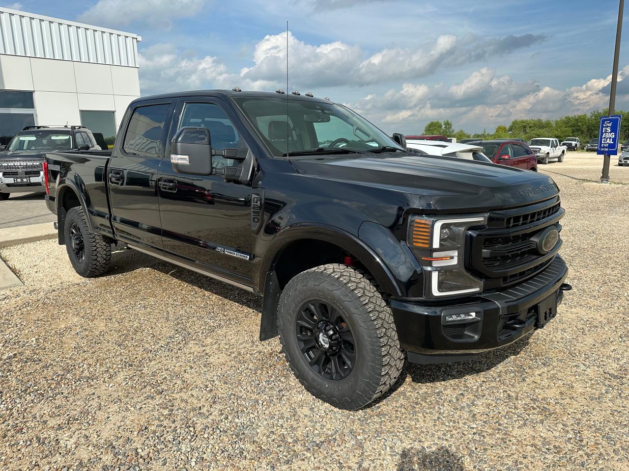 2021 Ford SUPER DUTY F-250 SRW LARIAT Photo