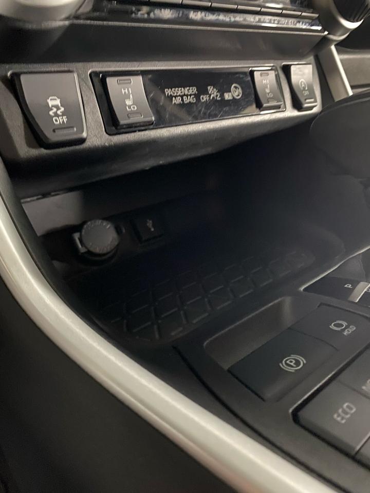 2021 Toyota RAV4 XLE Photo