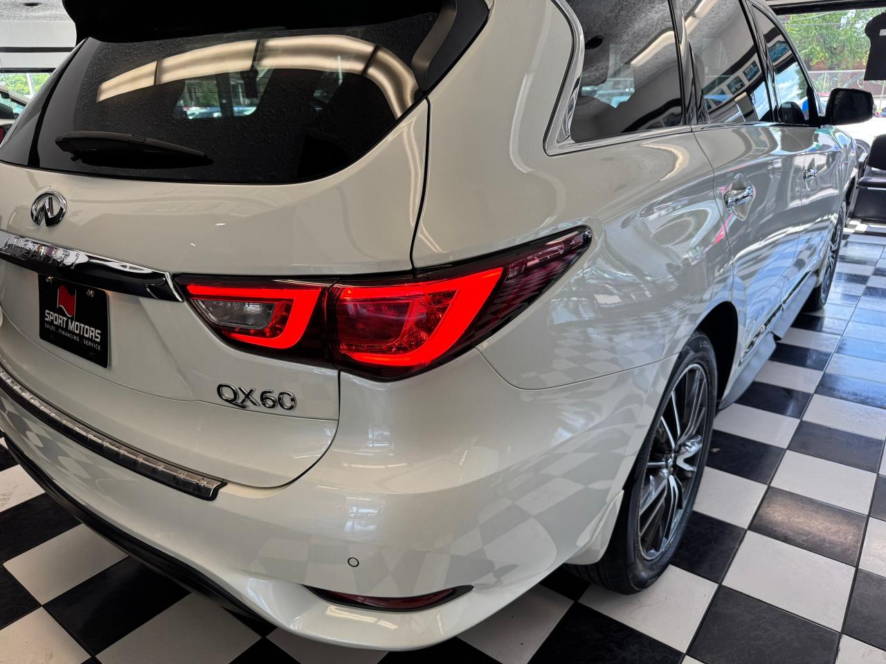 2017 Infiniti QX60 AWD 7 Passenger+Roof+GPS+New Tires+CLEAN CARFAX Photo111