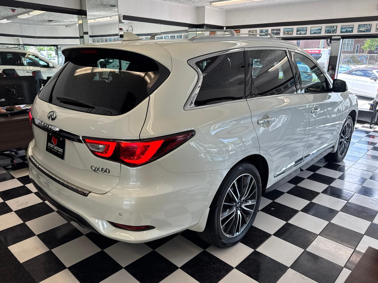 2017 Infiniti QX60 AWD 7 Passenger+Roof+GPS+New Tires+CLEAN CARFAX Photo79