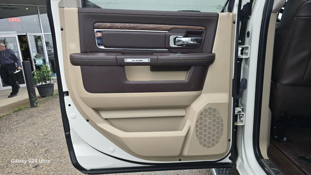 2016 RAM 3500 4WD Crew Cab 149" Longhorn - Photo #17