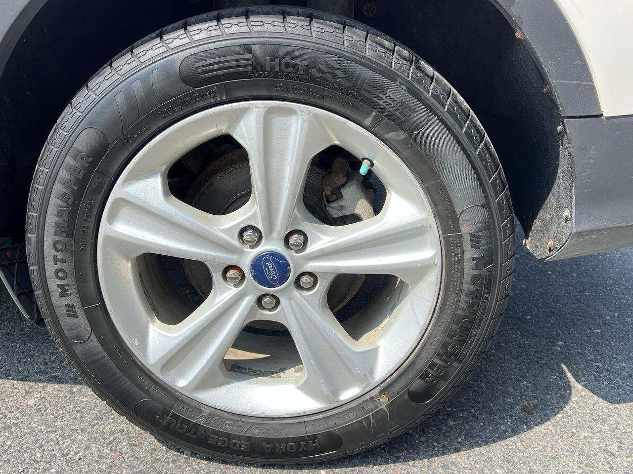 2015 Ford Escape AS-IS,BACK UP CAM, CRUISE CONTROL, BLUETOOTH, POWER DRIVERS SEAT, POWER LIFTGATE!! Photo