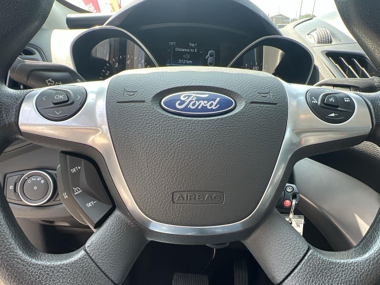 2015 Ford Escape AS-IS,BACK UP CAM, CRUISE CONTROL, BLUETOOTH, POWER DRIVERS SEAT, POWER LIFTGATE!! Photo