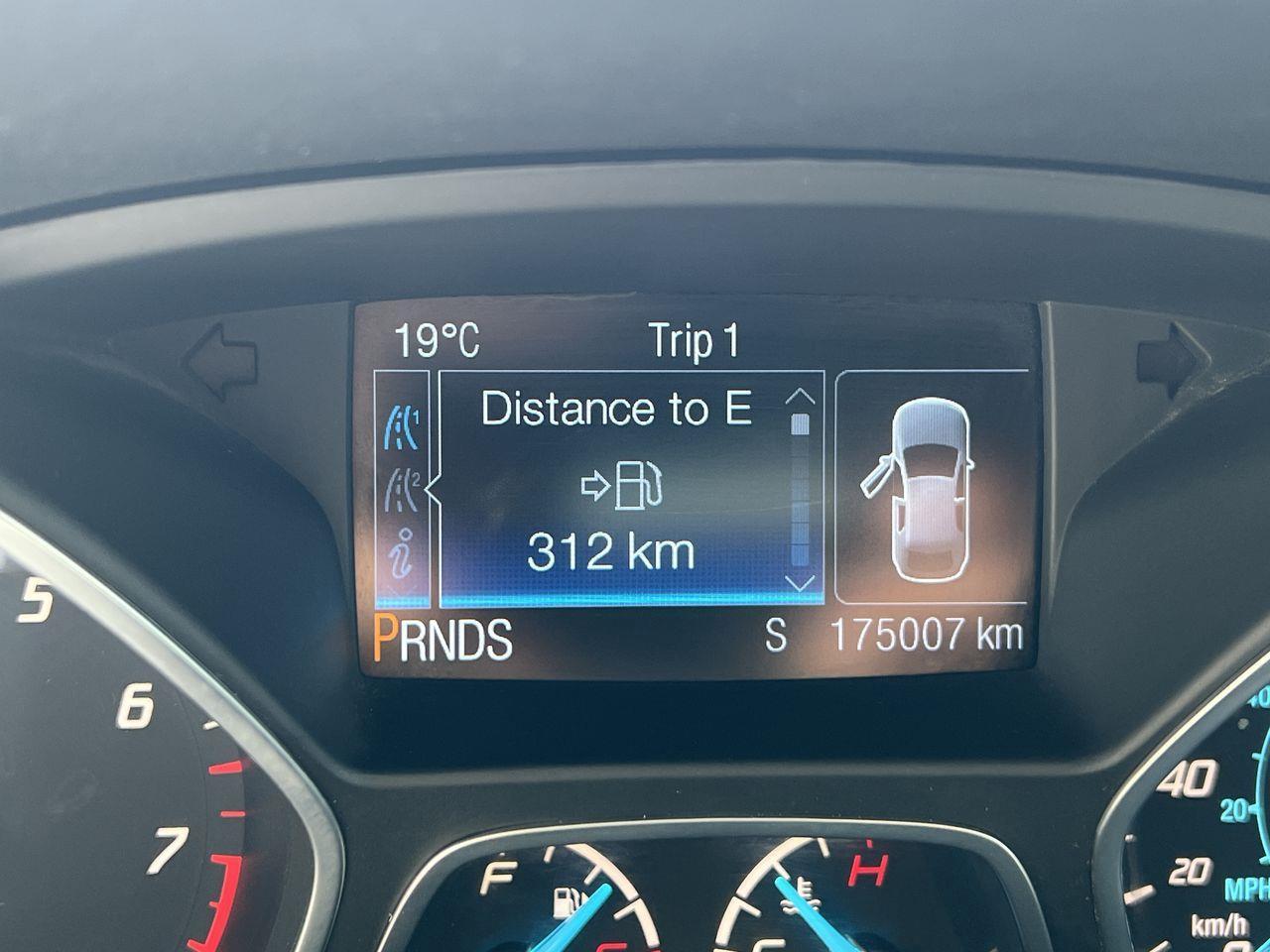 2015 Ford Escape AS-IS,BACK UP CAM, CRUISE CONTROL, BLUETOOTH, POWER DRIVERS SEAT, POWER LIFTGATE!! Photo