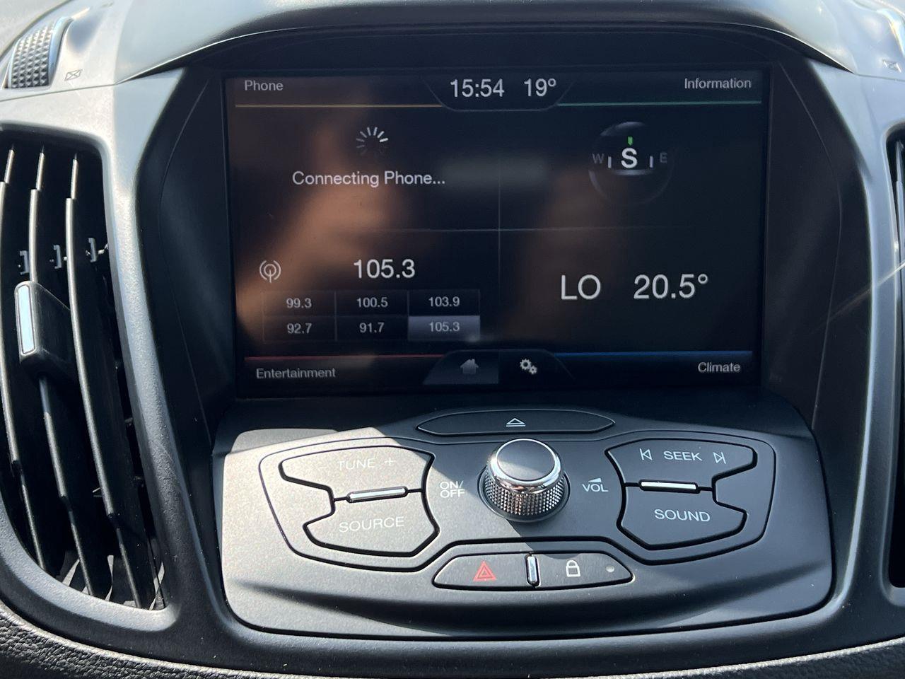 2015 Ford Escape AS-IS,BACK UP CAM, CRUISE CONTROL, BLUETOOTH, POWER DRIVERS SEAT, POWER LIFTGATE!! Photo