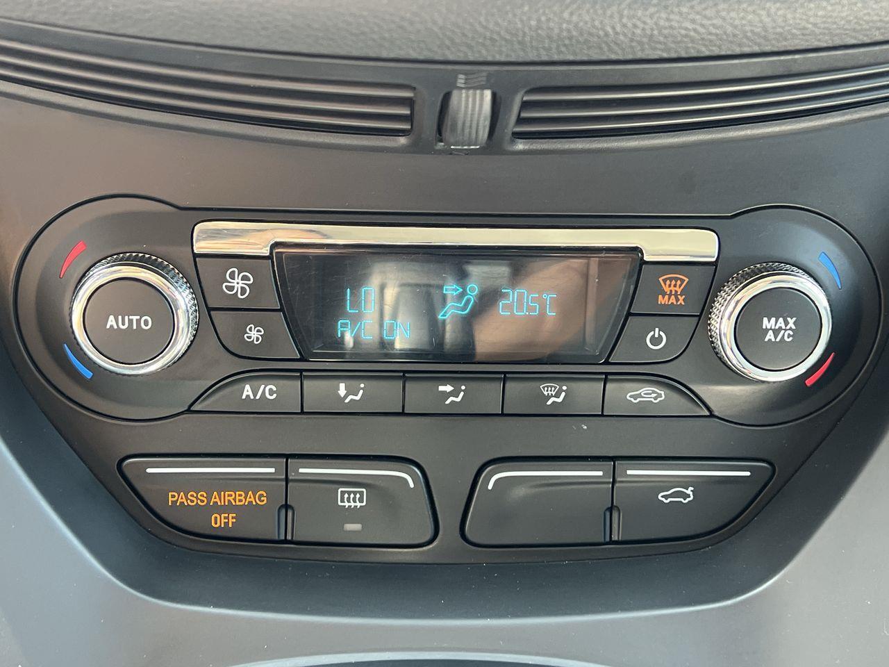 2015 Ford Escape AS-IS,BACK UP CAM, CRUISE CONTROL, BLUETOOTH, POWER DRIVERS SEAT, POWER LIFTGATE!! Photo