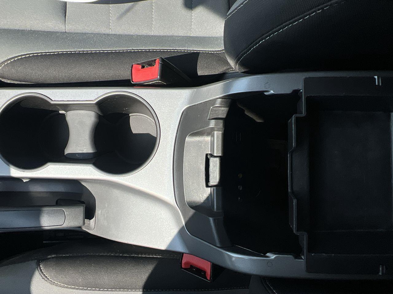 2015 Ford Escape AS-IS,BACK UP CAM, CRUISE CONTROL, BLUETOOTH, POWER DRIVERS SEAT, POWER LIFTGATE!! Photo