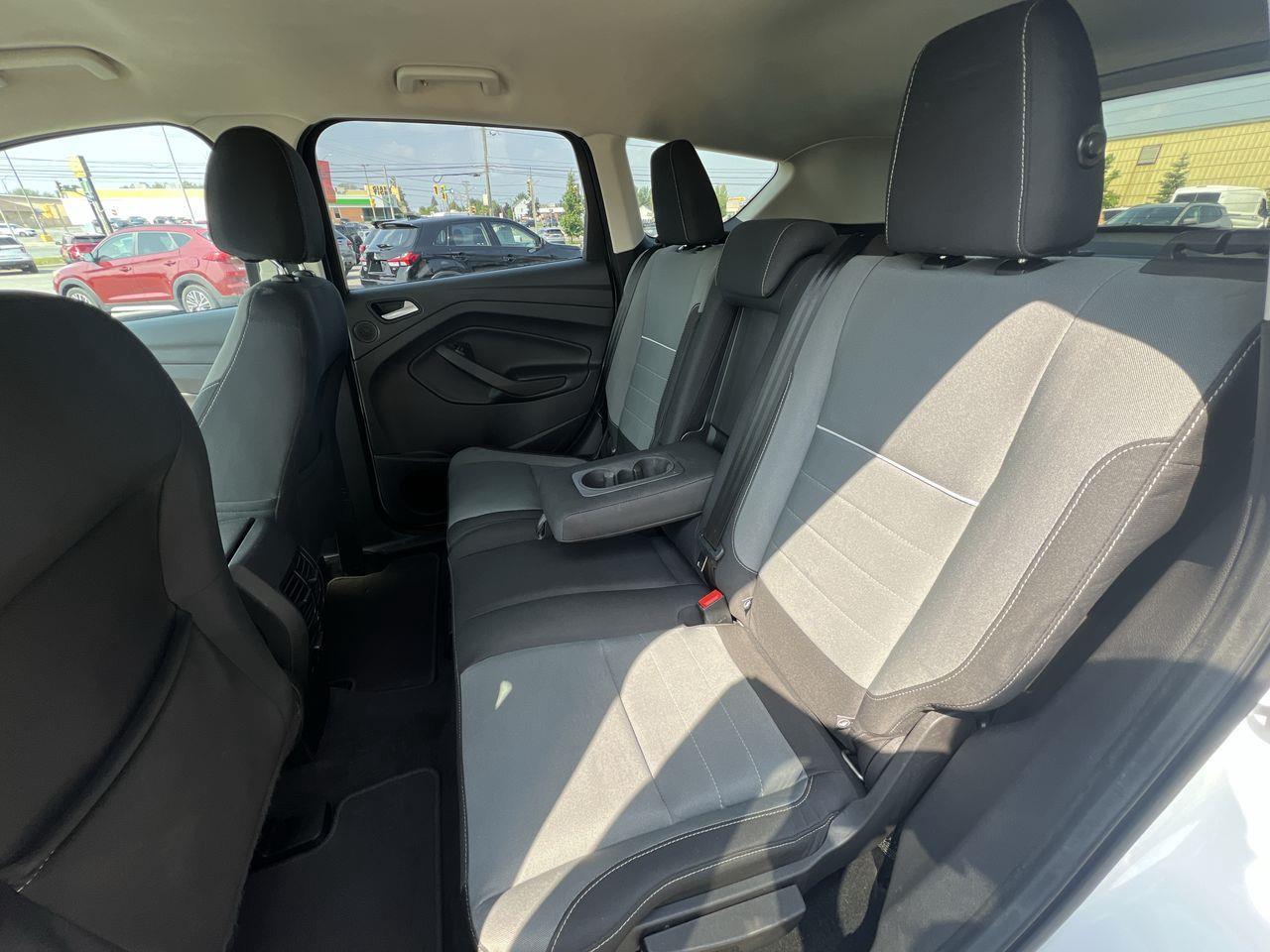 2015 Ford Escape AS-IS,BACK UP CAM, CRUISE CONTROL, BLUETOOTH, POWER DRIVERS SEAT, POWER LIFTGATE!! Photo