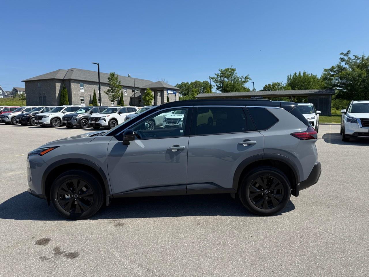 2023 Nissan Rogue Midnight Edition Photo3