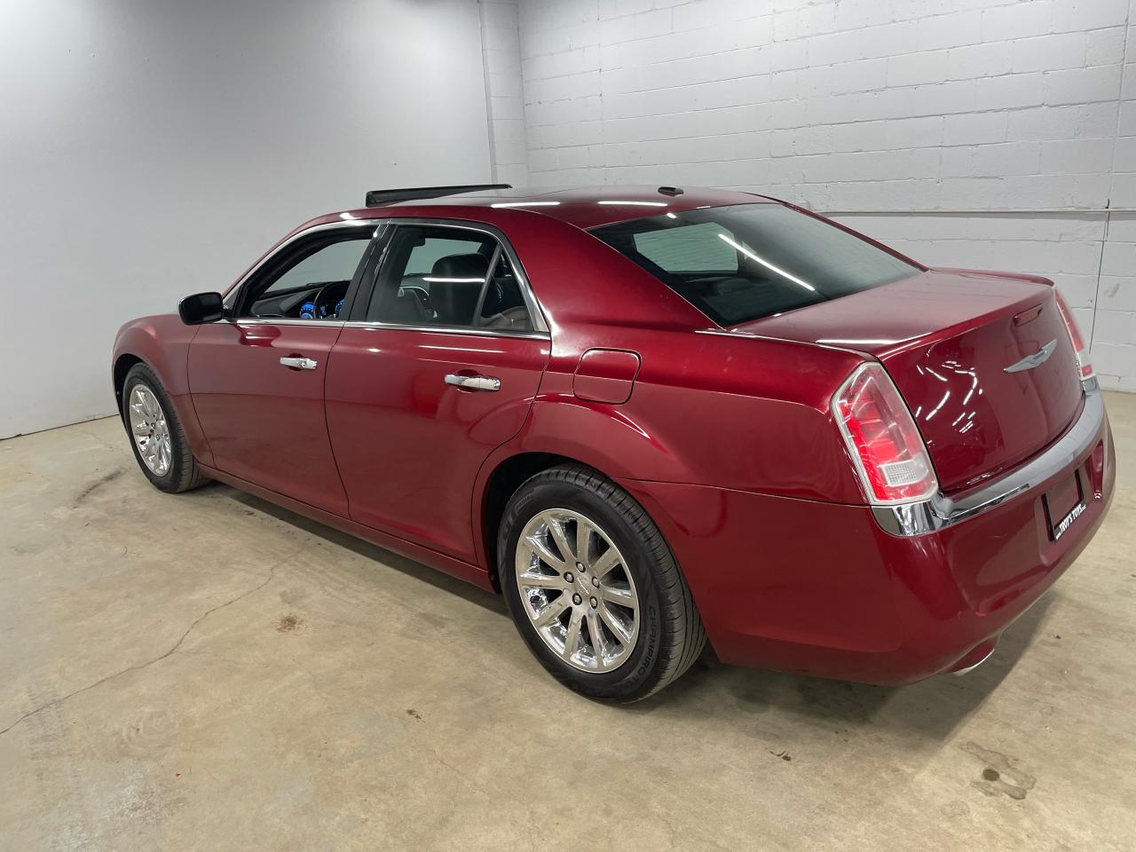 2012 Chrysler 300 4dr Sdn V6 Limited RWD Photo4