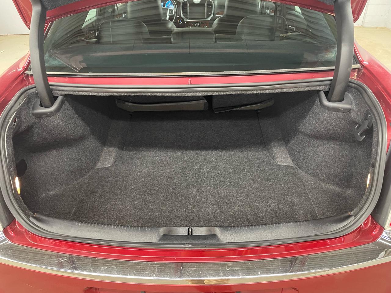 2012 Chrysler 300 4dr Sdn V6 Limited RWD Photo6